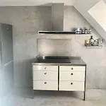 Schoene Dachgeschoss-maisonette 아파트 *