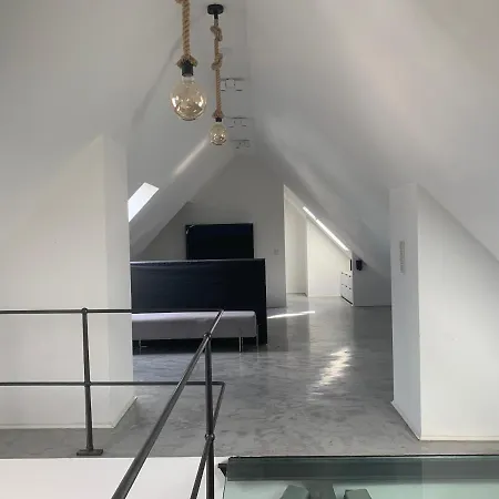 Schoene Dachgeschoss-maisonette Apartment *