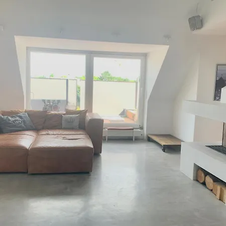 Schoene Dachgeschoss-maisonette * Munich