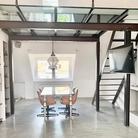 Schoene Dachgeschoss-maisonette *