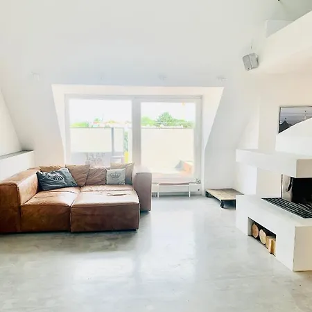 Schoene Dachgeschoss-maisonette Apartment