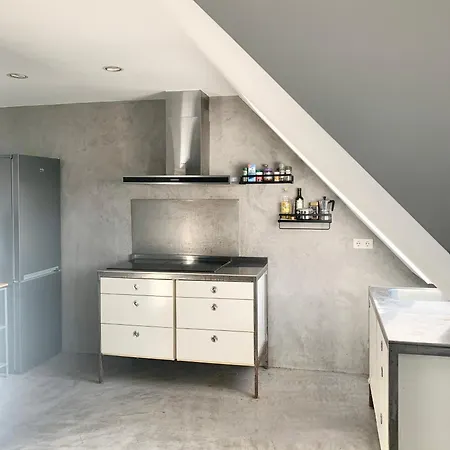 Schoene Dachgeschoss-maisonette