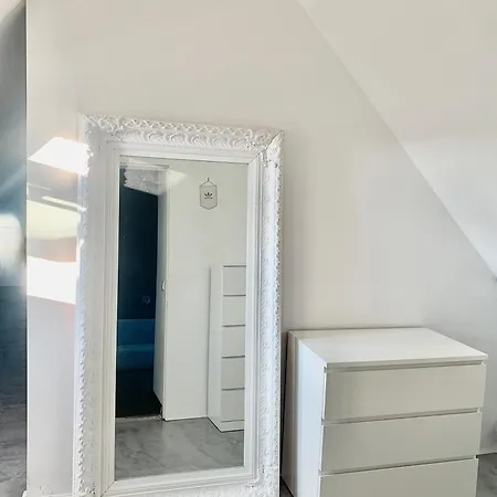Schoene Dachgeschoss-maisonette Apartment
