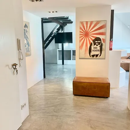 Schoene Dachgeschoss-maisonette Munich