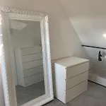 Schoene Dachgeschoss-maisonette Daire Münih