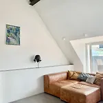 Daire Schoene Dachgeschoss-maisonette Münih