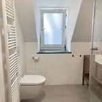 Schoene Dachgeschoss-maisonette *