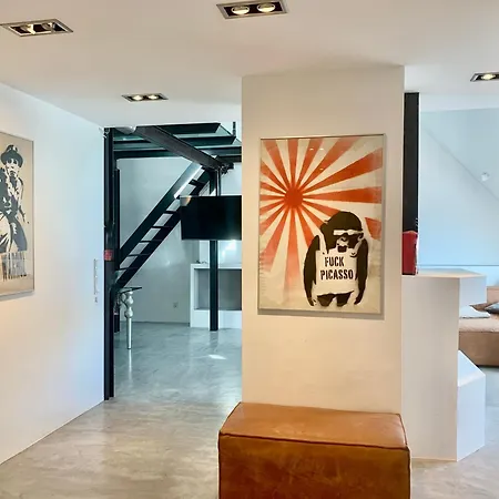 Schöne Dachgeschoss-maisonette Apartment München