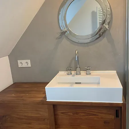 Daire Schoene Dachgeschoss-maisonette