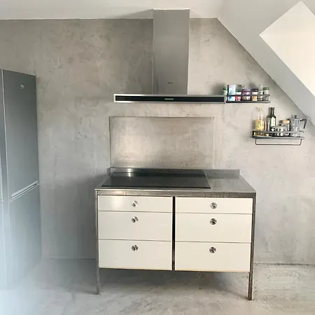 Schoene Dachgeschoss-maisonette Daire *