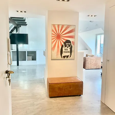 Schoene Dachgeschoss-maisonette Daire