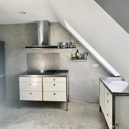 Schoene Dachgeschoss-maisonette Daire *