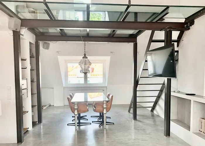 Schoene Dachgeschoss-maisonette *
