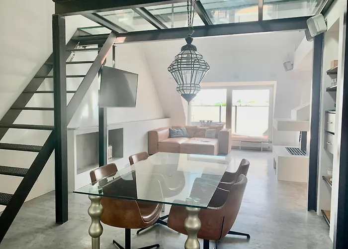 Schoene Dachgeschoss-maisonette