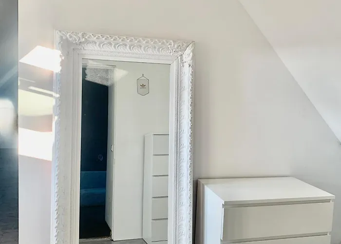 Schoene Dachgeschoss-maisonette Appartamento