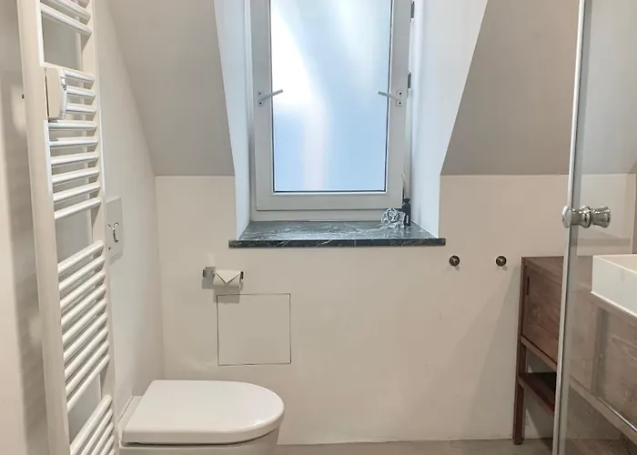 Schoene Dachgeschoss-maisonette *