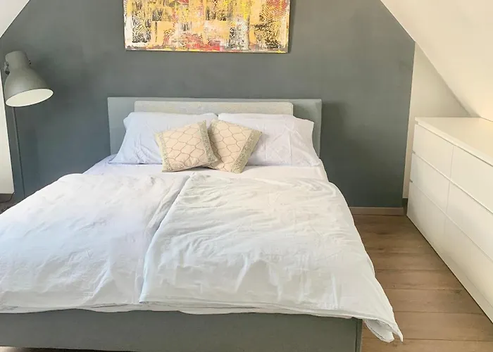 Schoene Dachgeschoss-maisonette * Monaco di Baviera