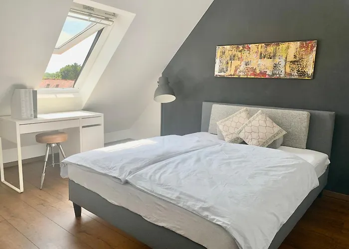 Schoene Dachgeschoss-maisonette