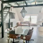 Schoene Dachgeschoss-maisonette