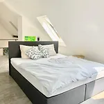 Schoene Dachgeschoss-maisonette Daire Münih