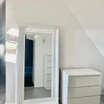 Schoene Dachgeschoss-maisonette Daire